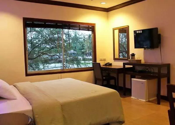 Bluefins Resort 3*